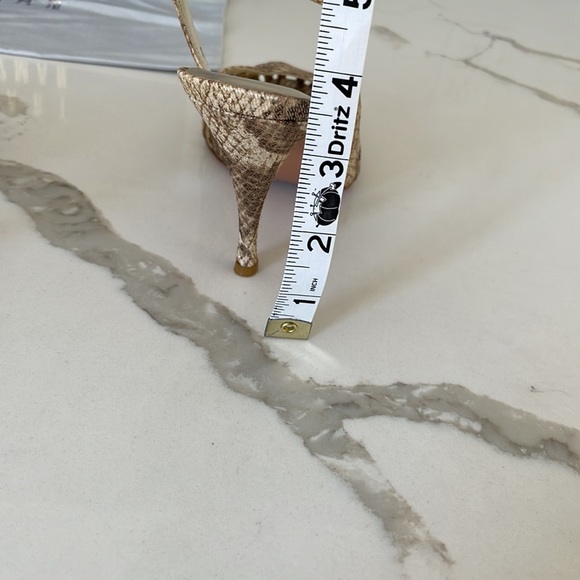 Stuart Weitzman Mapsling Heels in Natural Python | 6.5 M - Picture 8 of 10